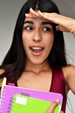 Güzel kız öğrenci seyir