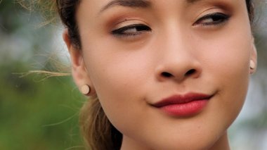 Güzel kadın yüzü