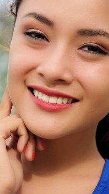 Dişinin Gülen Yüzü