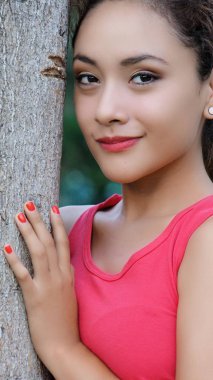 Bir kadın açık havada