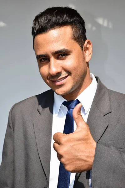 Kendine güvenen azınlık iş adamı