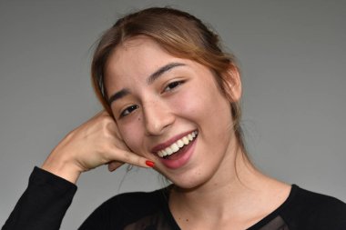 Cep telefonu kullanarak erkek ve mutlu