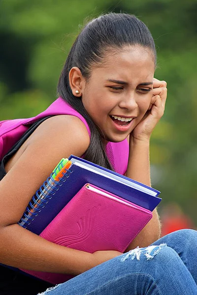 Endişeli genç kız öğrenci — Stok fotoğraf