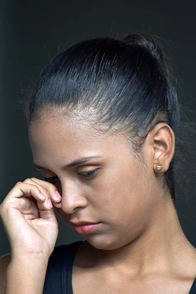 Piangendo bella ragazza gioventù — Foto Stock