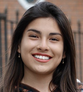 Farklı kişinin güler yüz