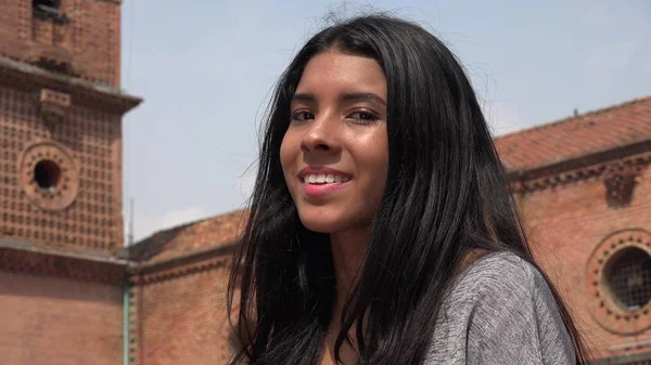 Gente feliz sonriendo Chica —  Fotos de Stock