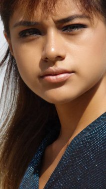 Heyecansız güzel genç