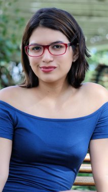 Genç bir mutsuz dişi