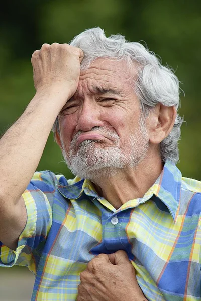 Senior Colombiano Masculino Sob Stress — Fotografia de Stock