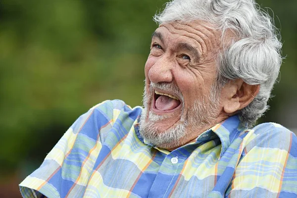 Hispánský dospělého muže se smíchem — Stock fotografie