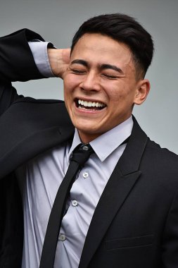 İspanyol girişimci gülüyor