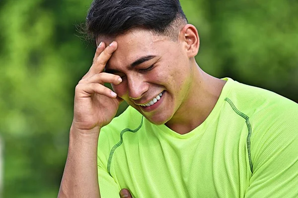 Contemplatieve volwassen mannelijke atleet — Stockfoto