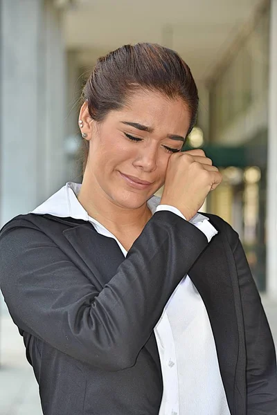 Δακρυσμένος επαγγελματικό γυναίκα φοράει κοστούμι — Φωτογραφία Αρχείου