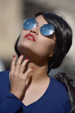 Çeşitli kadın merak