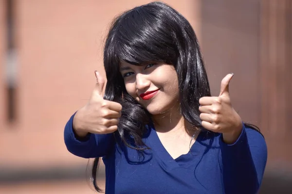 Woman With Thumbs Up Wearing A Wig — Stock Photo, Image