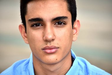 Ciddi farklı genç çocuk