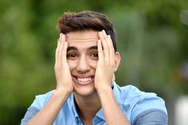 Genç erkek yavru şaşırttı