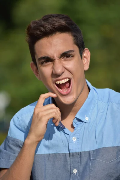 Giovane colombiano adolescente e felicità — Foto Stock