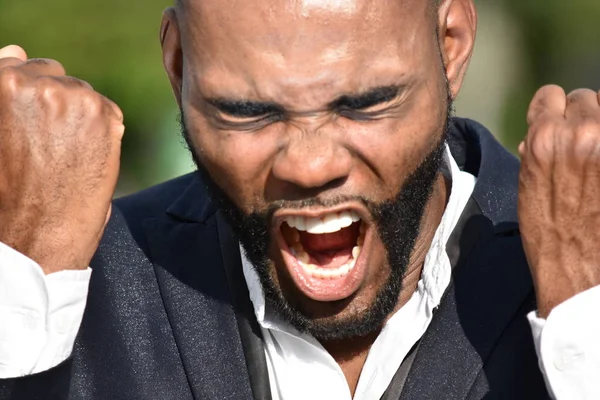 Üzgün bir siyah erkek