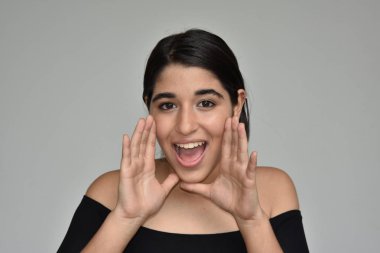 Latina erkek konuşuyor