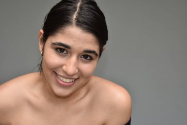 Gülümseyen bir farklı genç