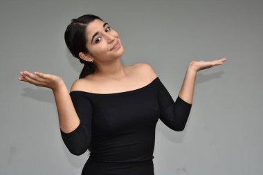 Sevimli kız kararsız