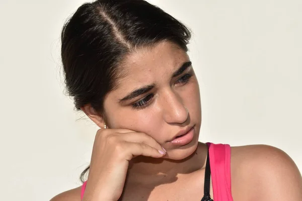 Preguntándose juvenil colombiana chica adolescente —  Fotos de Stock