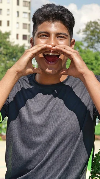 Bom aspecto masculino falando — Fotografia de Stock