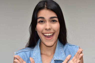 Sürpriz bir sevimli kız