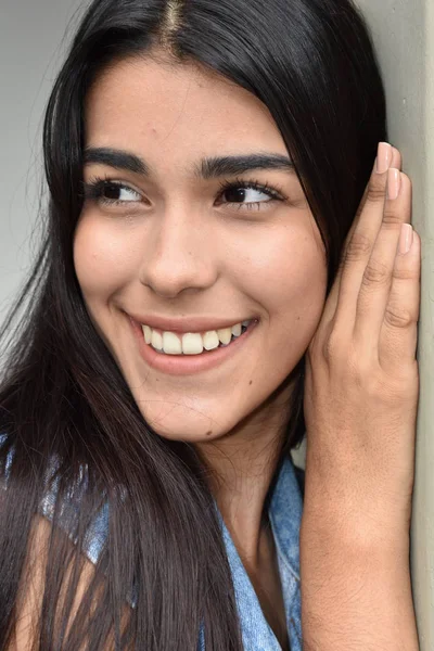 Adolescente femmina e felicità — Foto Stock