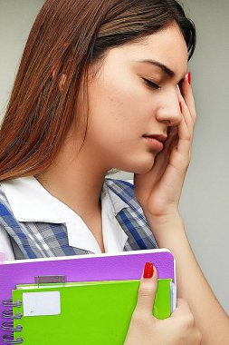 üzgün kız öğrenci