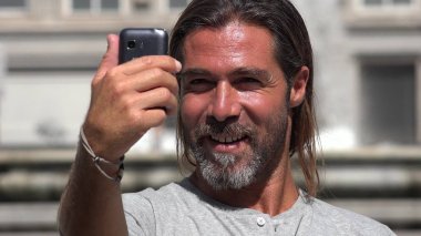 Yakışıklı İspanyol erkek Selfy