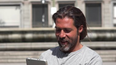 Avrupa erkek kullanarak Tablet