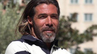 Beyaz erkek ve mutluluk