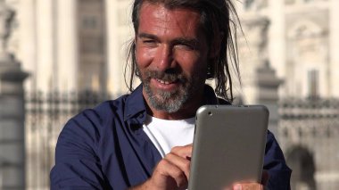 Erkek tablet kullanma