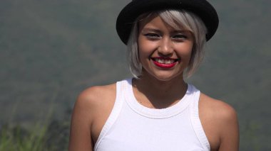 kadın kırmızı ruj