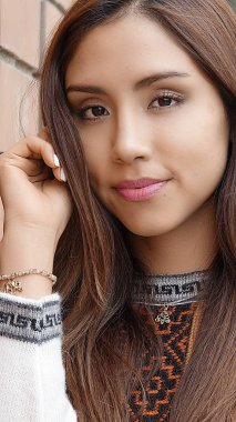 Genç çok Perulu kadın