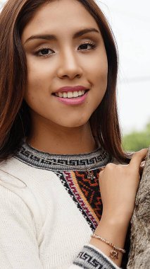 genç ve güzel İspanyol kadın