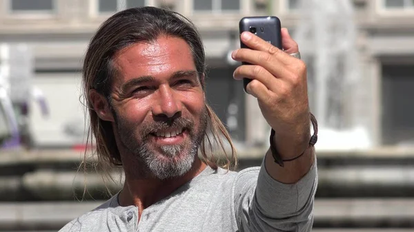 Красивий чоловік Selfy — стокове фото