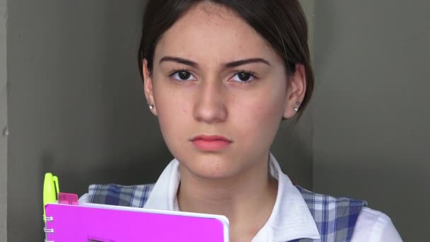 Infeliz hembra adolescente escuela chica estudiante — Vídeos de Stock