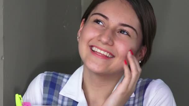 Weiblich teen schulmädchen student und glück — Stockvideo