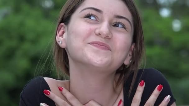 Pełen nadziei Piękne Female Dziewczyna Nastolatka — Wideo stockowe