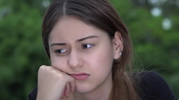 Smutne, Piękne Female Dziewczyna Nastolatka — Wideo stockowe