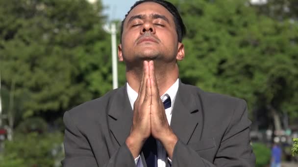 Hispanic Business Man Praying — Stock Video