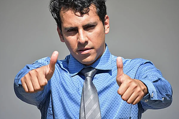 Взрослый бизнесмен с большой палец вверх носить галстук — стоковое фото