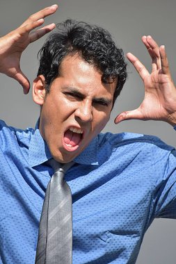 İş adamı kravat giyen vurguladı