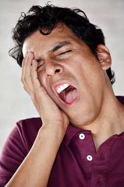 Uykulu yetişkin erkek