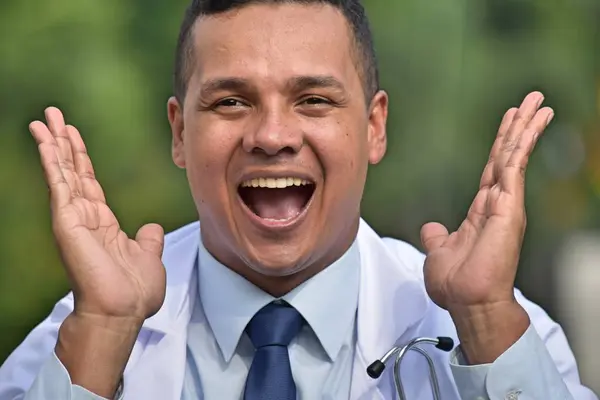 Médico masculino sorprendido — Foto de Stock