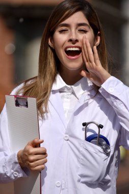 Şirin Kolombiya erkek doktor bağırarak