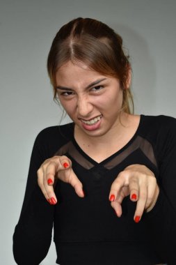 Korkunç farklı kız